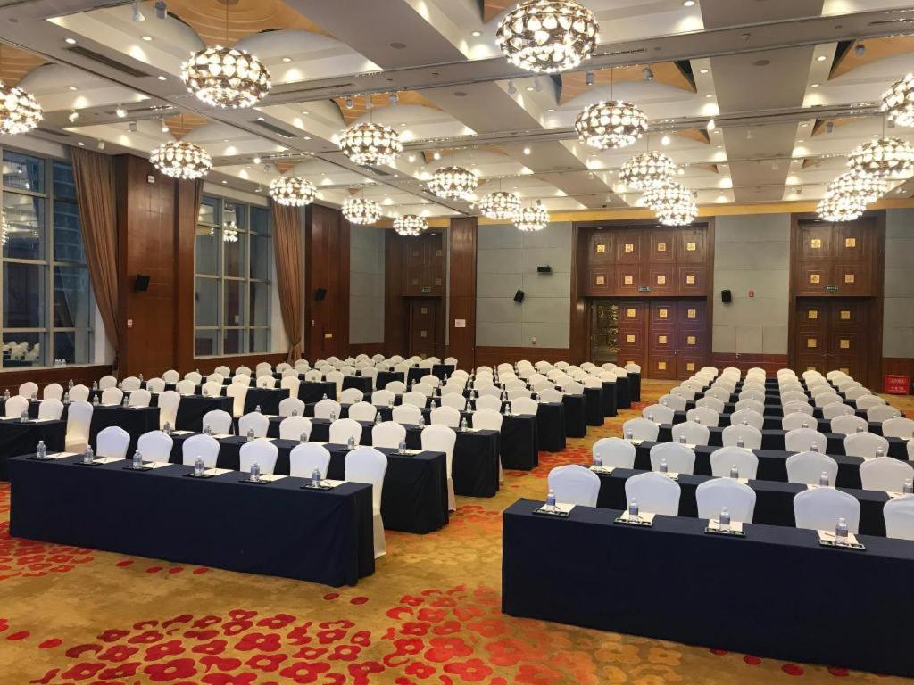 Dekin Hotel Chongqing Jiefangbei Extérieur photo