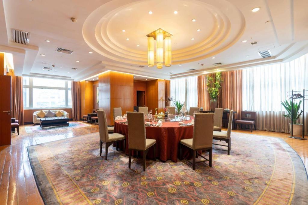 Dekin Hotel Chongqing Jiefangbei Extérieur photo